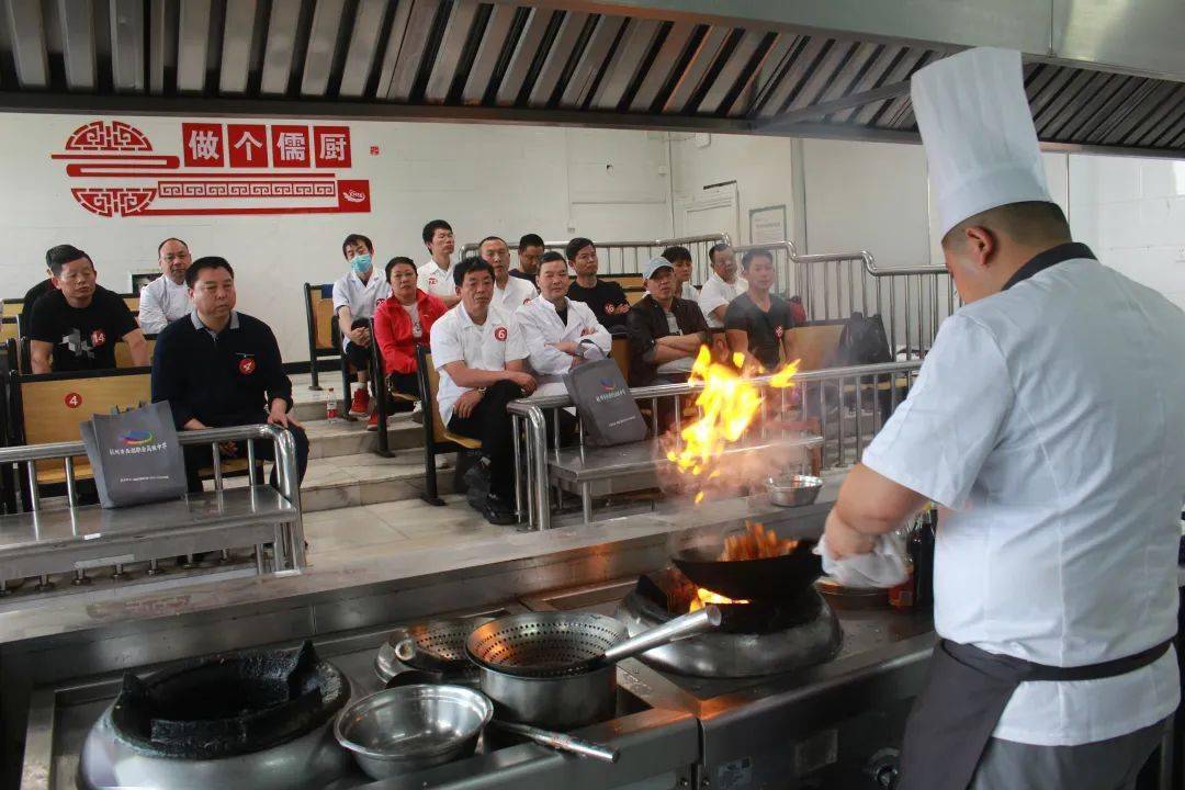 厨师培训学校短期班_厨师培训短期班学校有哪些_厨师短期培训班要多少学费